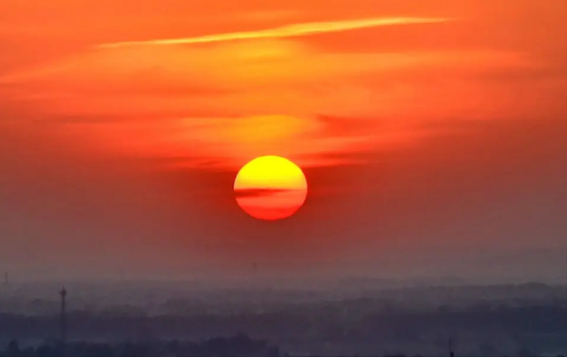 Redko!!! Kaj je vzrok za anomalijo rdečega neba v Zhoushanu?