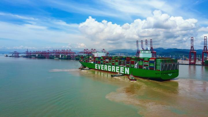 Pristanišče Ningbo Zhoushan se povezuje z največjo kontejnersko ladjo na svetu Changyi