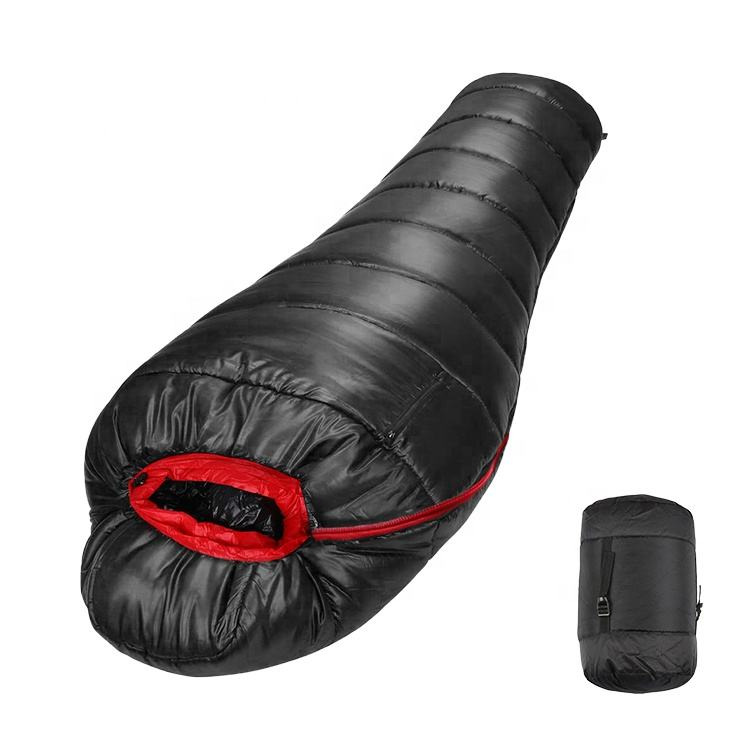 Izjemno lahka spalna vreča z debelim puhom